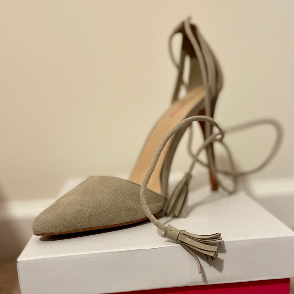 Tan tie up heels
